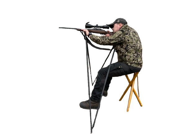 Siddende på stol med anlæg